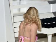 Ashley James i jej biust w bikini